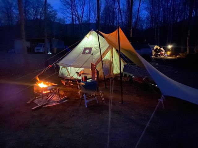 2023/5/1〜2
楽しかったG.Wの思い出🌱そのニ
十勝晴れ☀️が爽やかです♪
場内の緑も少しずつ濃くなってきましたが、夜はまだまだ寒い。
焚き火🔥が心地よいですね！

#ゴールデンウィーク 
#camp
#キャンプ
#北海道
#十勝清水 
#キタラキャンプフィールド 
#kitaracampfield 
#星が近くに見えるキャンプ場
#星を見るキャンプ場
#ランタン 
#ライト 
#新緑の季節 
#焚き火