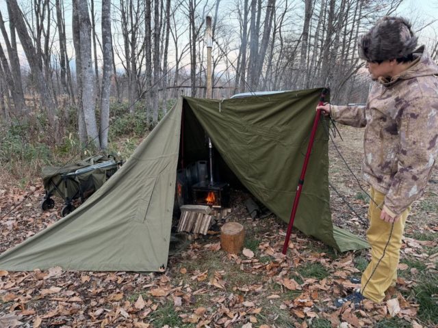 ⛺️キタラ キャンプフィールド フォトギャラリー
kitaracampfield_photogallery
2025/11/23
ポンチョ3枚で作ったテント⛺️初めて見ました！👍
近所にいる🐈🐈‍⬛野良ちゃん、あと2匹います。
これから雪も降るのに大丈夫なのかな〜

#ポンチョテント 
#オートキャンプ 
#北海道
#十勝清水 
#キタラキャンプフィールド 
---------------------------
kitaracampfield 
星が近くに見えるオートキャンプ場